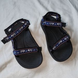 Teva sandals kids uni-sex brand new size 7